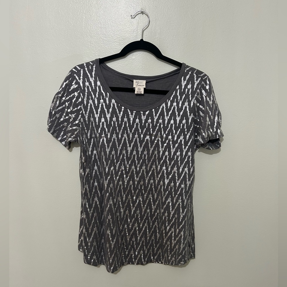 ANDREA JOVINE | Charcoal and Metallic Silver White Zigzag Short Sleeve Top